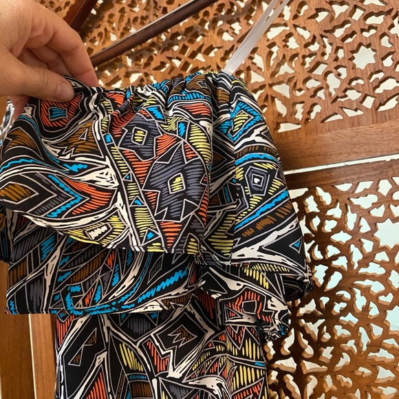 🚺 Alice & Trixie 100% silk one-shoulder ruffle top - Picture 2 of 5